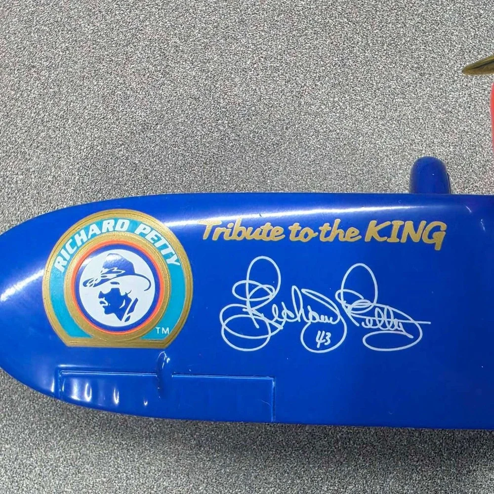 Richard Petty Tribute to the King Hooters 500 Airplane Blue Excellent 43 Decor
